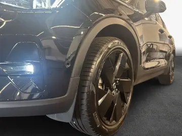 VOLVO XC40 B3 Plus Black-Edition DKG Glasd Leder 360