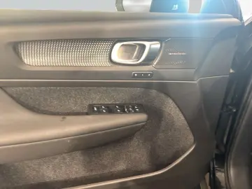 VOLVO XC40 B3 Plus Black-Edition DKG Glasd Leder 360