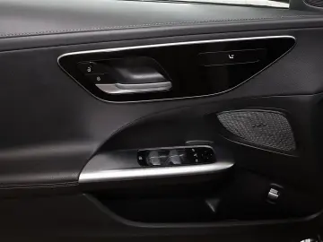MERCEDES-BENZ C 200 AMG 360  PANO TOTWINKEL DIG-LIGH…