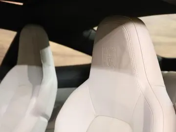 PORSCHE 992 3.0 Carrera 4 GTS