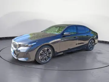 BMW 520d xDrive M SPORT Iconic Glow Driving Assistan
