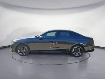 BMW 520d xDrive M SPORT Iconic Glow Driving Assistan