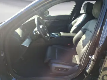 BMW 520d xDrive M SPORT Iconic Glow Driving Assistan