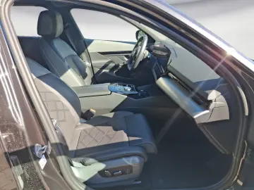 BMW 520d xDrive M SPORT Iconic Glow Driving Assistan