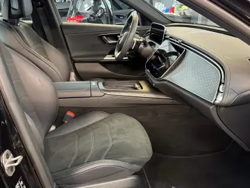 MERCEDES-BENZ E 450 d 4M AMG DigitalLight Pano Distronic AHK
