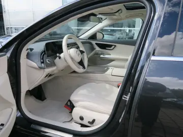 MERCEDES-BENZ E 220 d 4M Avantgarde  AHK Pano Burmester 360