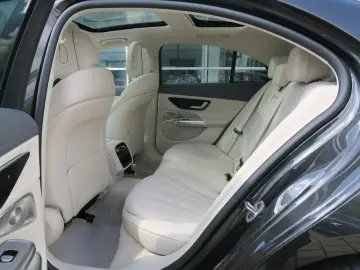 MERCEDES-BENZ E 220 d 4M Avantgarde  AHK Pano Burmester 360