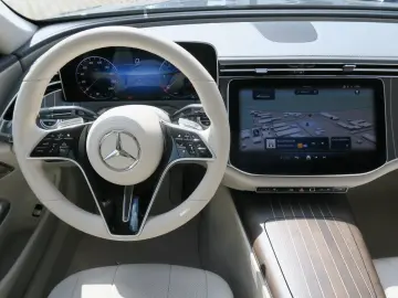 MERCEDES-BENZ E 220 d 4M Avantgarde  AHK Pano Burmester 360