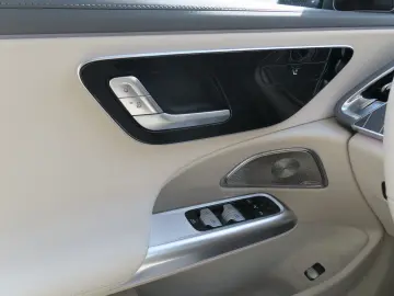 MERCEDES-BENZ E 220 d 4M Avantgarde  AHK Pano Burmester 360