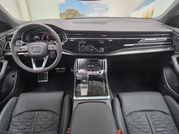 AUDI RSQ8