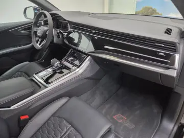 AUDI RSQ8