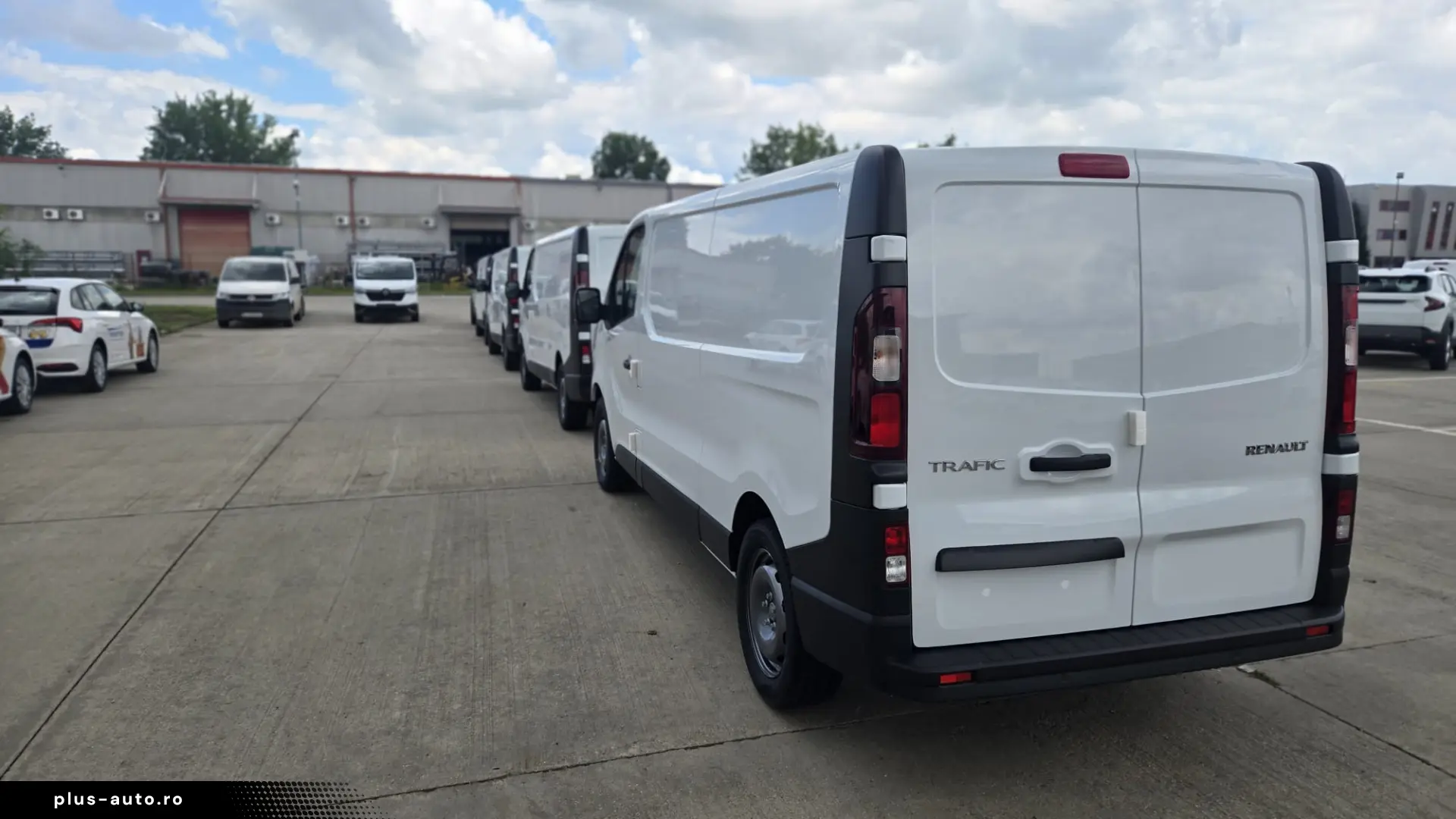 RENAULT TRAFIC FURGON 2 1 locuri L2H1  NOU