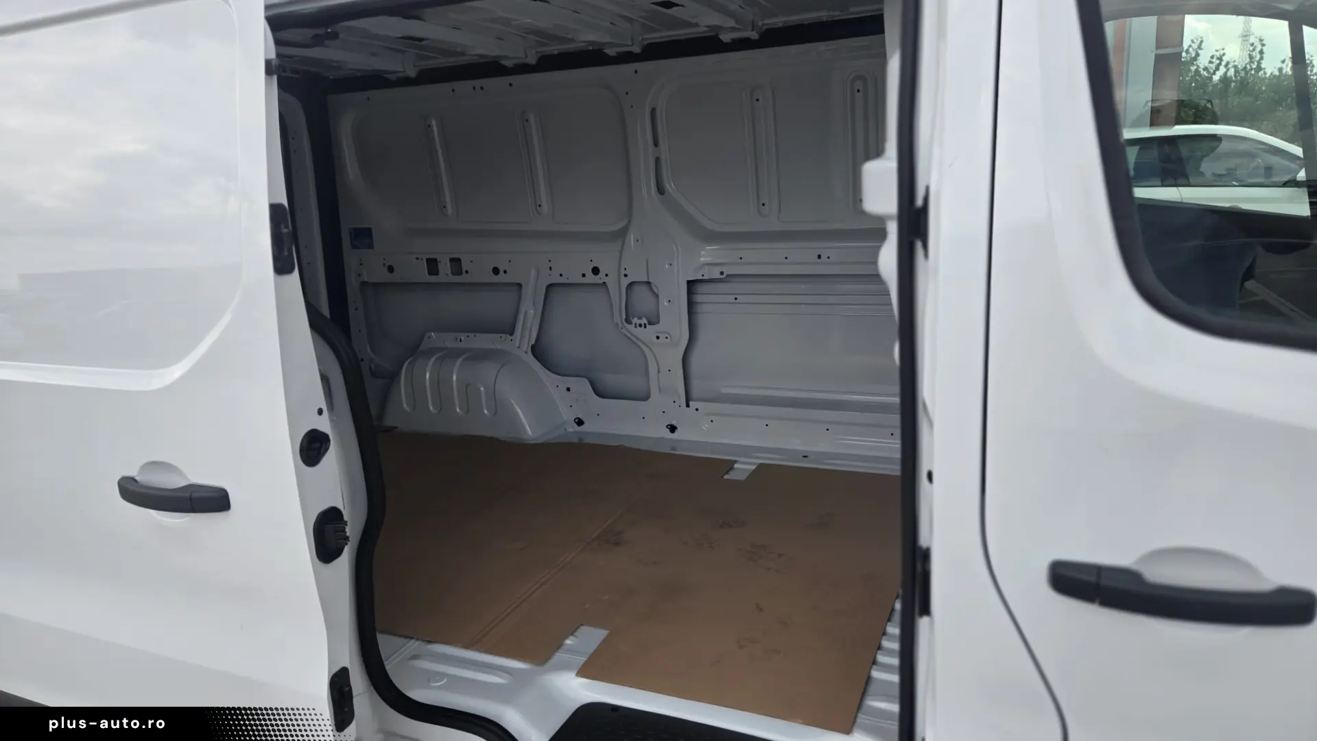 RENAULT TRAFIC FURGON 2 1 locuri L2H1  NOU