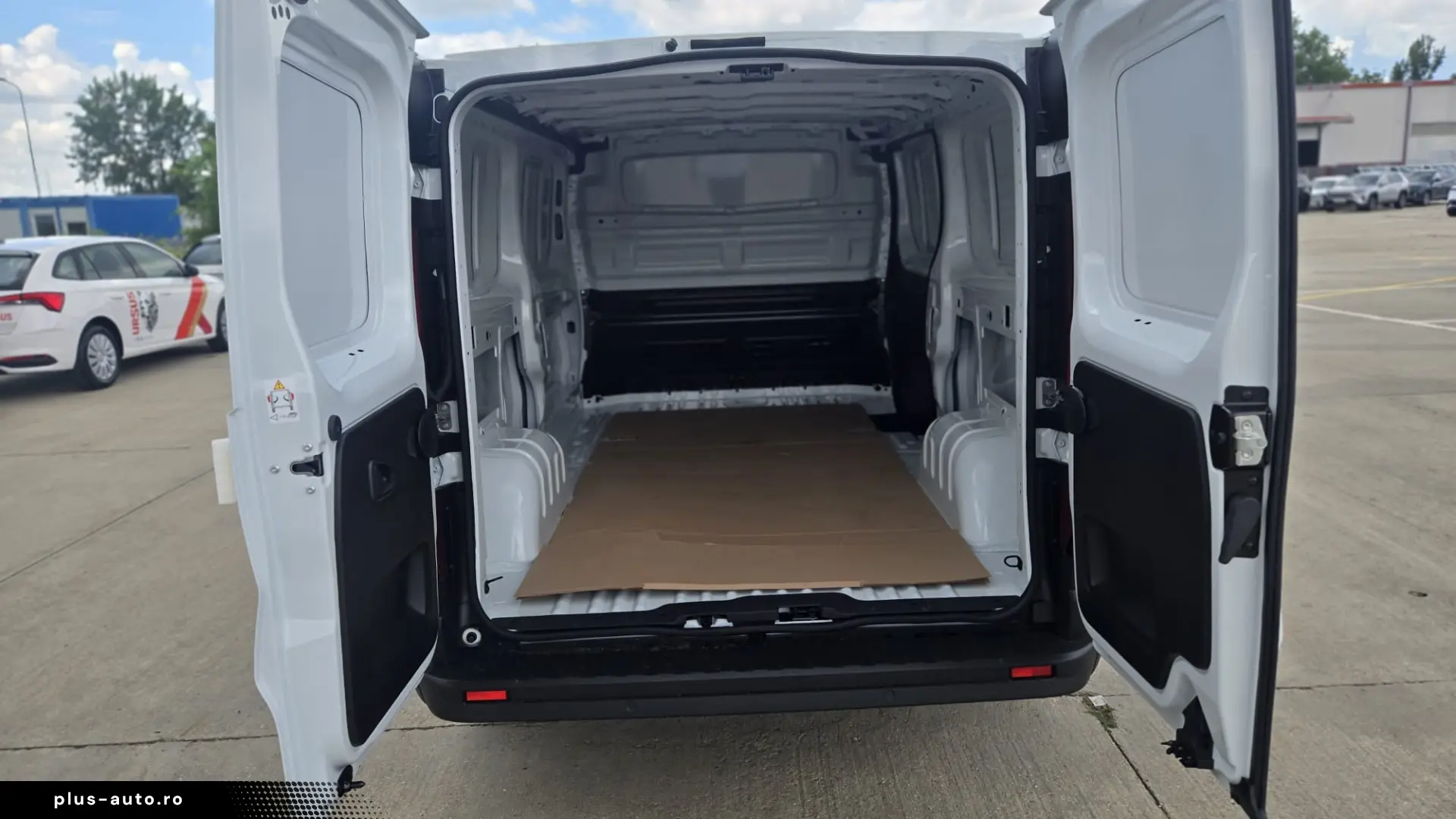 RENAULT TRAFIC FURGON 2 1 locuri L2H1  NOU