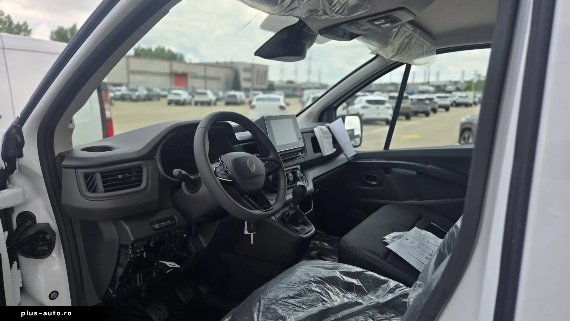 RENAULT TRAFIC FURGON 2 1 locuri L2H1  NOU