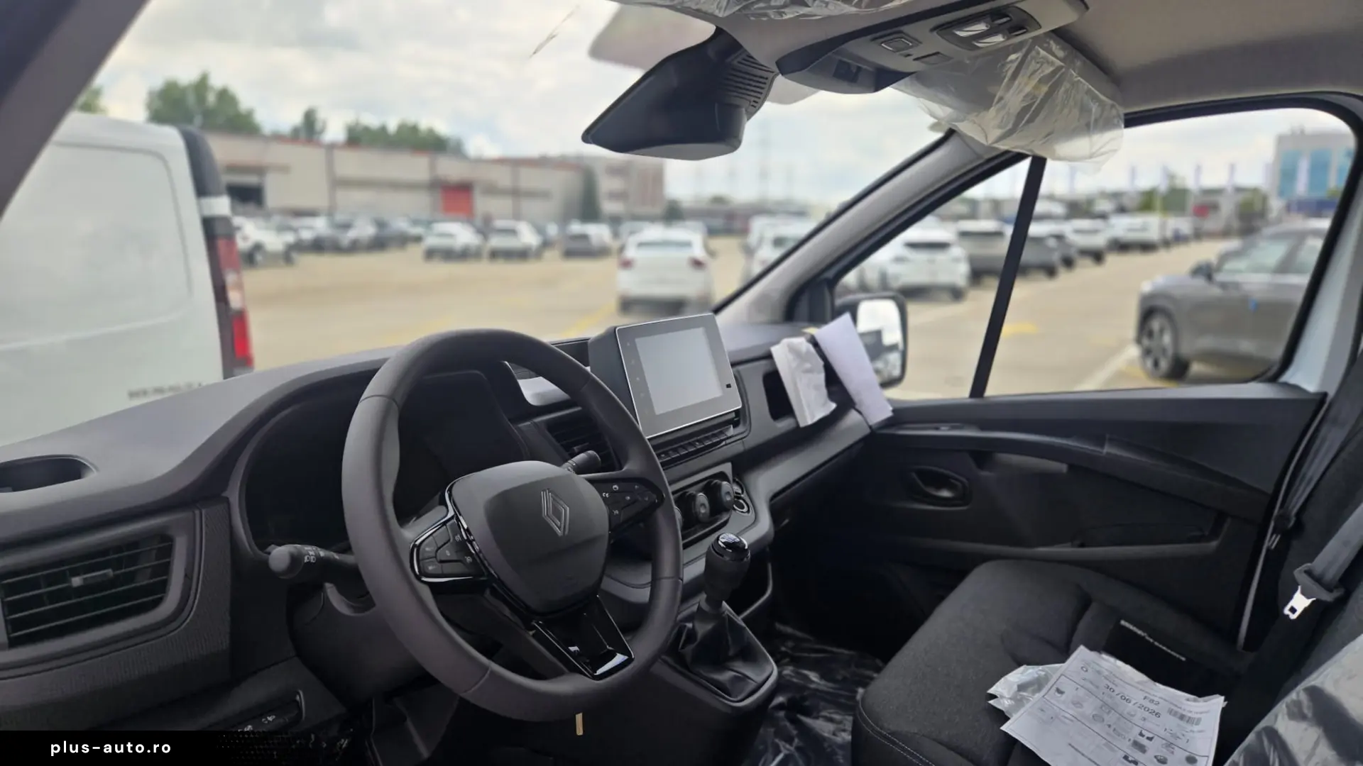 RENAULT TRAFIC FURGON 2 1 locuri L2H1  NOU