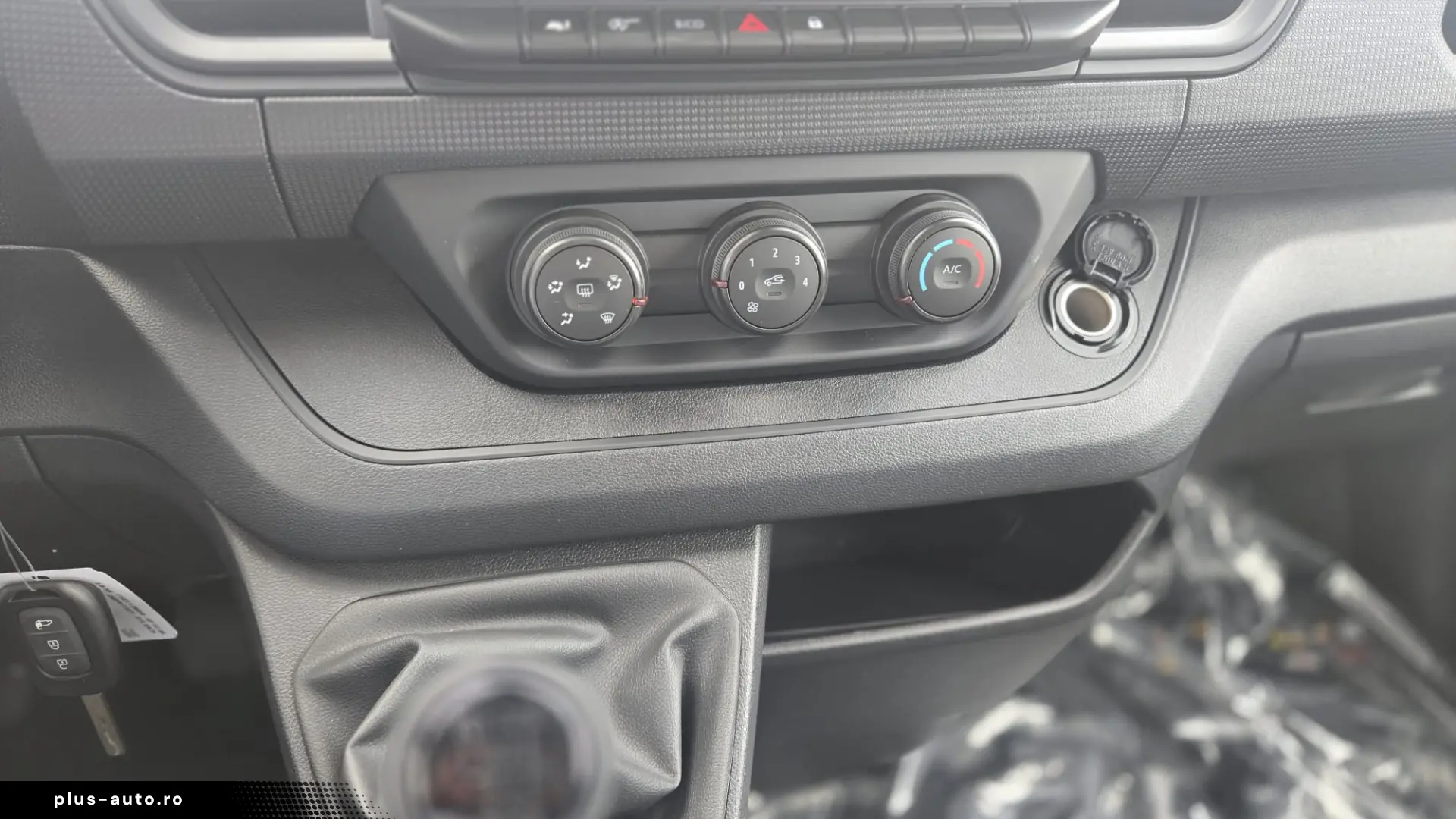 RENAULT TRAFIC FURGON 2 1 locuri L2H1  NOU