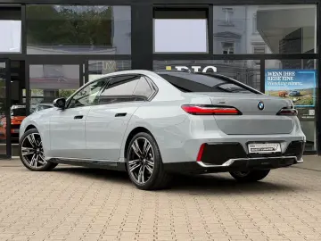 BMW 740d xDrive M Sport SkyLounge - TV