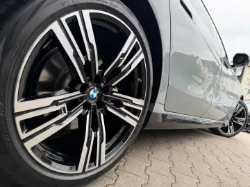 BMW 740d xDrive M Sport SkyLounge - TV
