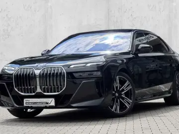 BMW 740d xDrive M Sport SkyPano DA Prof PA Prof B&W