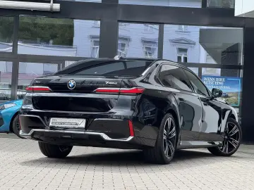 BMW 740d xDrive M Sport SkyPano DA Prof PA Prof B&W