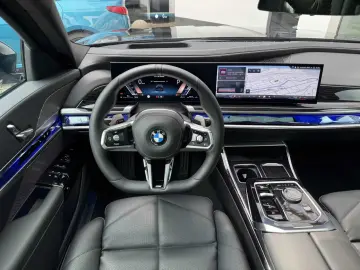 BMW 740d xDrive M Sport SkyPano DA Prof PA Prof B&W