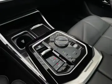 BMW 740d xDrive M Sport SkyPano DA Prof PA Prof B&W