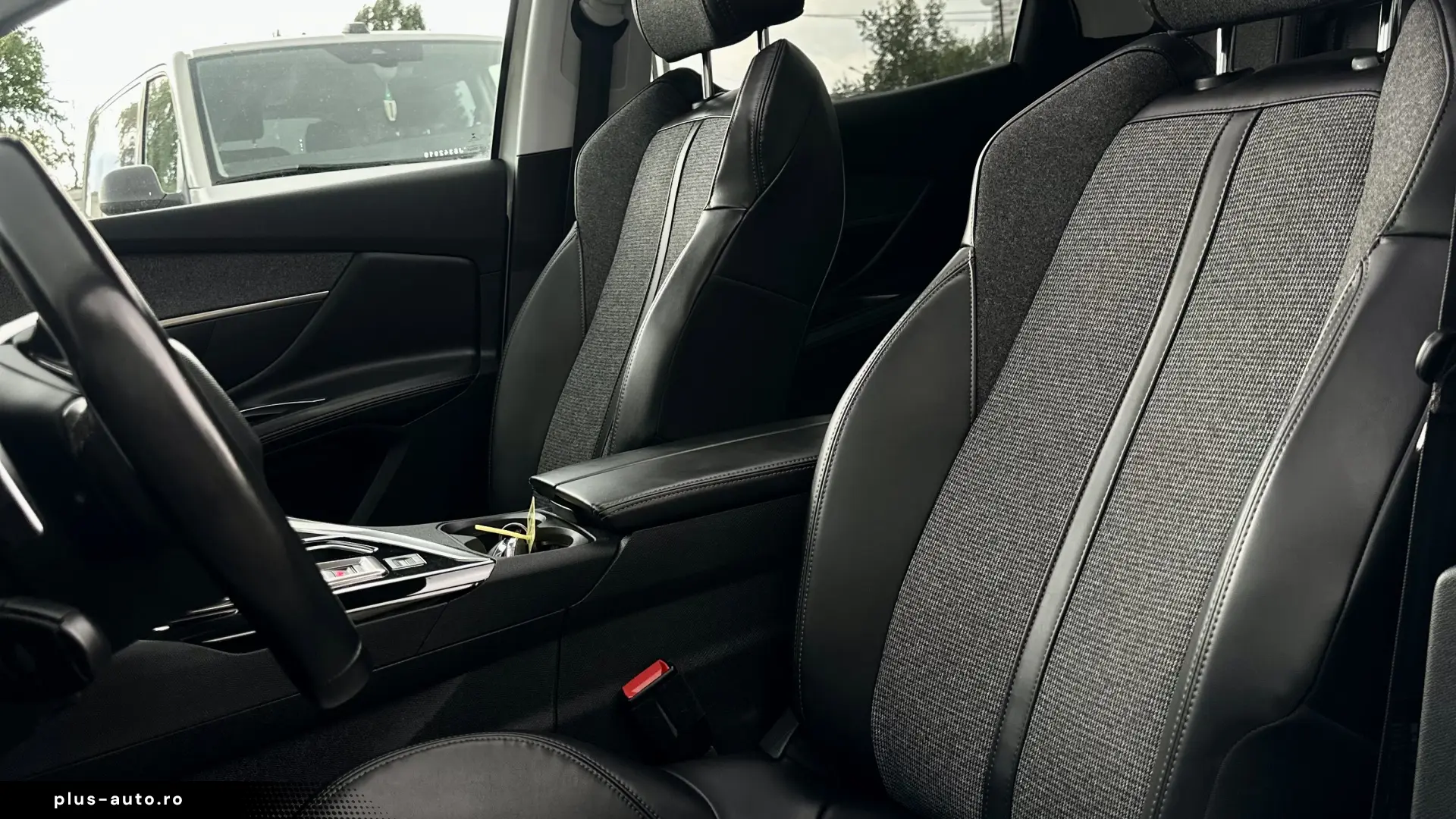 3008 2018 136.000km Faruri Carte service Rate Garantie
