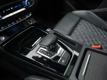 Audi Q5  - Coupe - S line - suspensie perne - competition