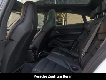 Porsche Taycan Surround View BOSE air suspension 20 inch