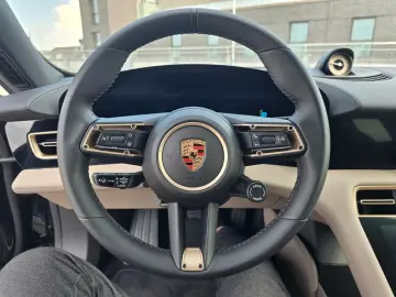 Porsche Taycan   Beifahrer Display   Sport Chrono Pano