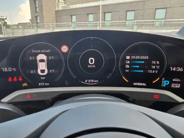 Porsche Taycan   Beifahrer Display   Sport Chrono Pano