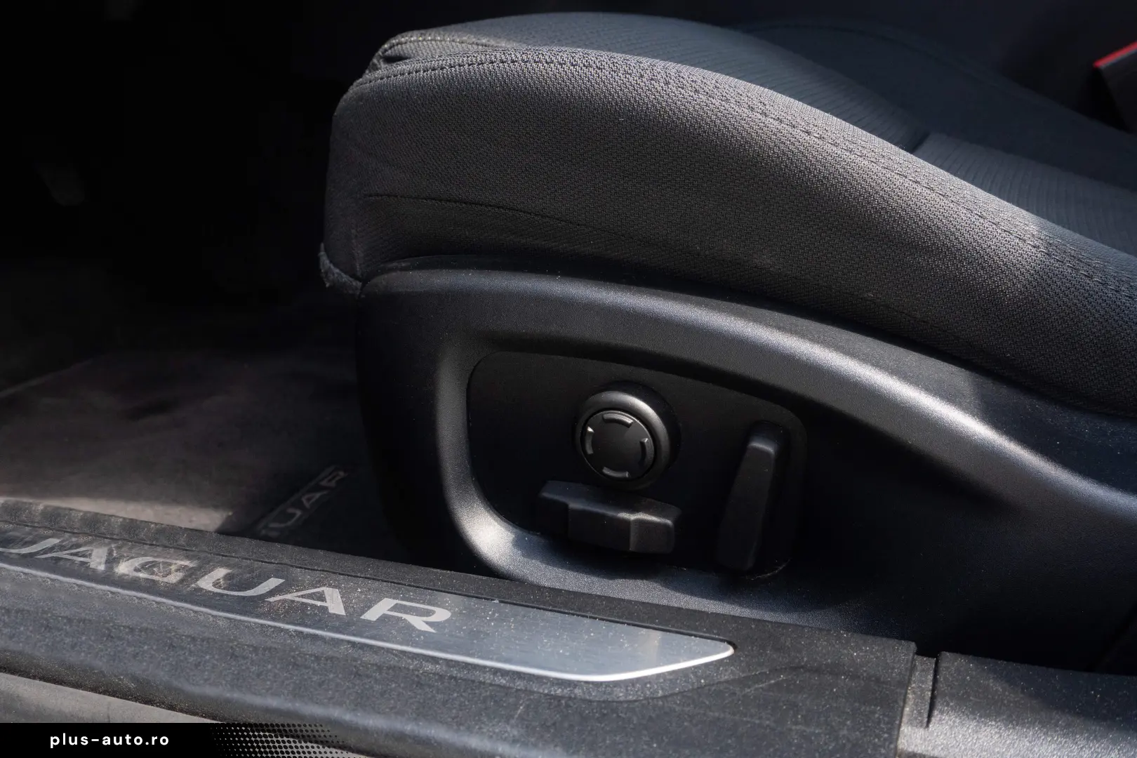 Jaguar XF E 2.0 Diesel Manual   Fara Daune