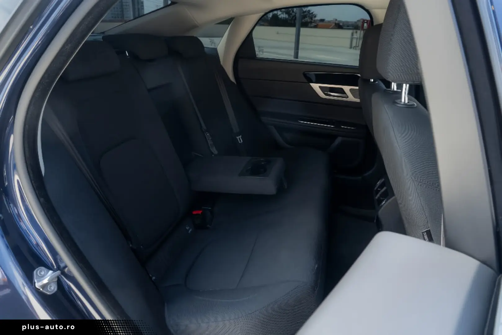 Jaguar XF E 2.0 Diesel Manual   Fara Daune
