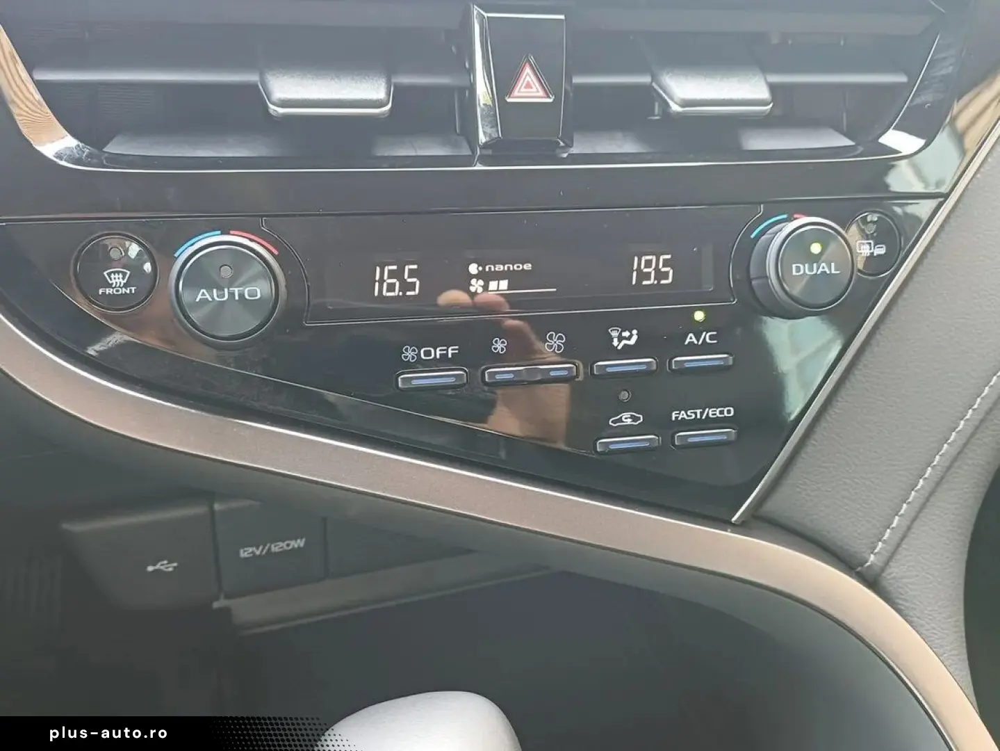Toyota Camry 2.5 Hybrid Business E-CVT