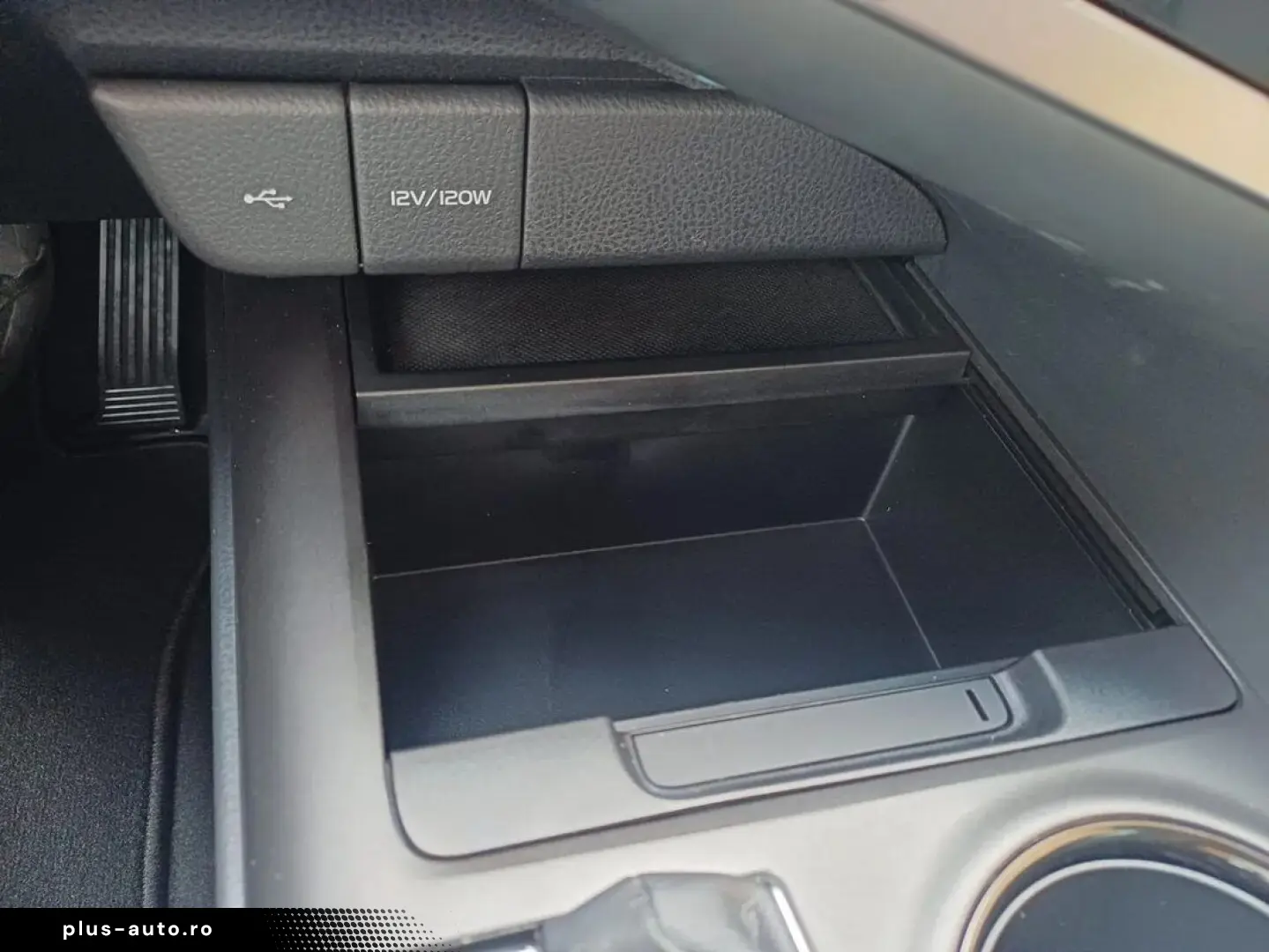 Toyota Camry 2.5 Hybrid Business E-CVT