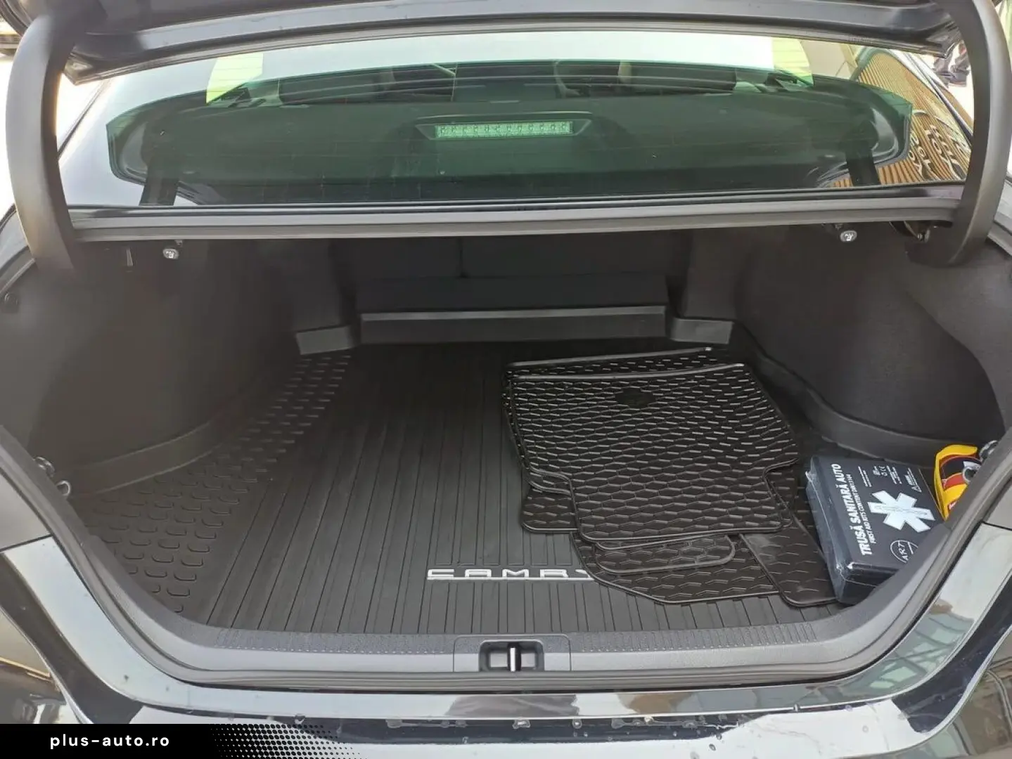Toyota Camry 2.5 Hybrid Business E-CVT