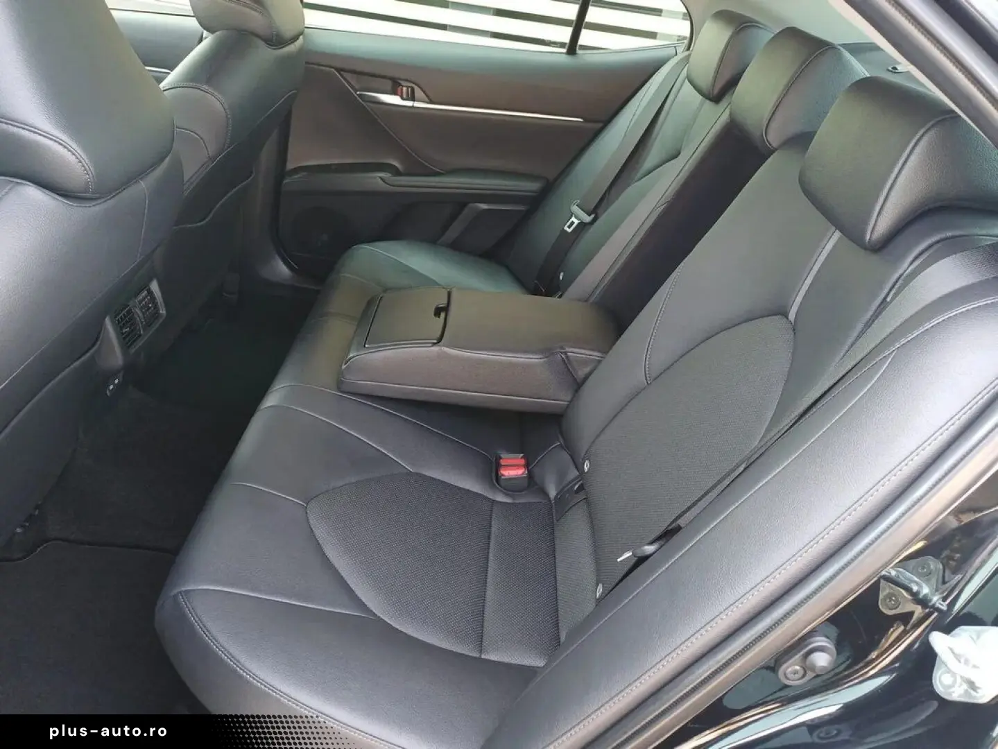 Toyota Camry 2.5 Hybrid Business E-CVT