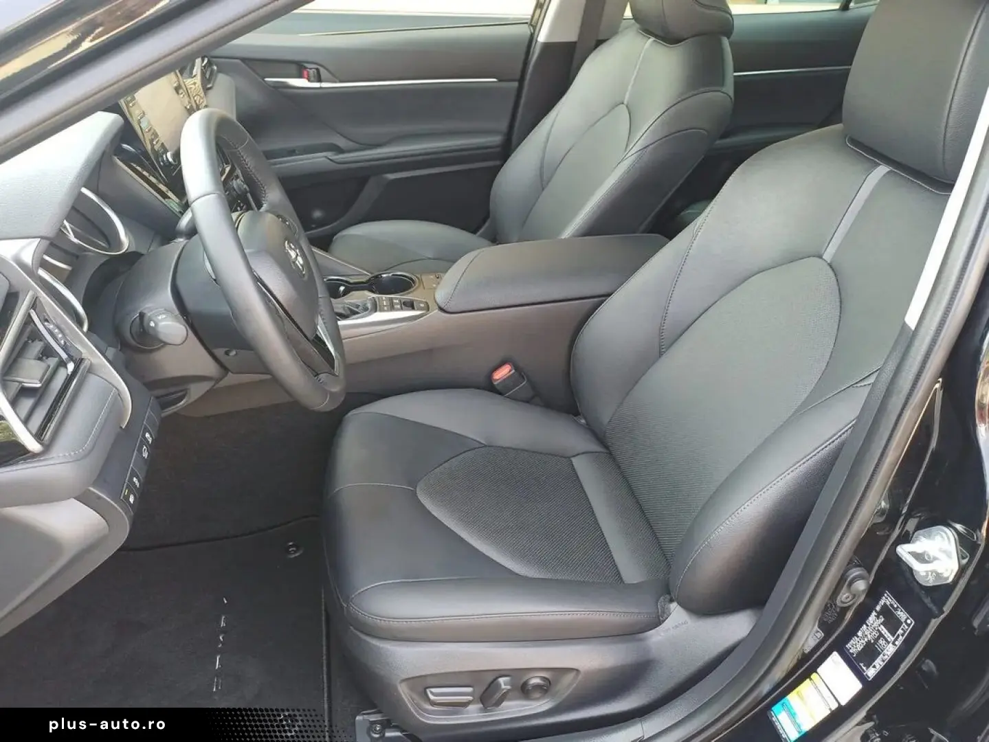 Toyota Camry 2.5 Hybrid Business E-CVT
