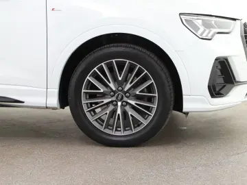 AUDI Q3 45 TFSI e S tronic S line LED ACC Kamera Navi