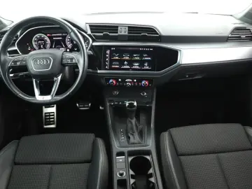 AUDI Q3 45 TFSI e S tronic S line LED ACC Kamera Navi
