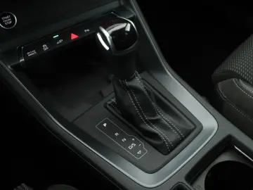 AUDI Q3 45 TFSI e S tronic S line LED ACC Kamera Navi