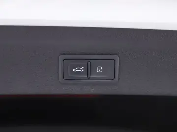 AUDI Q3 45 TFSI e S tronic S line LED ACC Kamera Navi