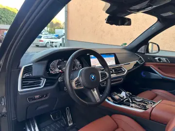 BMW X5 xDr45e M Sport PANO-SKY B&W AHK Massag Sitzkl