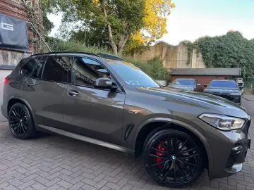 BMW X5 xDr45e M Sport PANO-SKY B&W AHK Massag Sitzkl