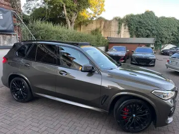 BMW X5 xDr45e M Sport PANO-SKY B&W AHK Massag Sitzkl