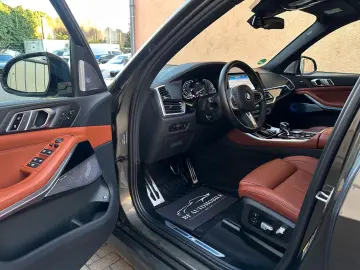 BMW X5 xDr45e M Sport PANO-SKY B&W AHK Massag Sitzkl