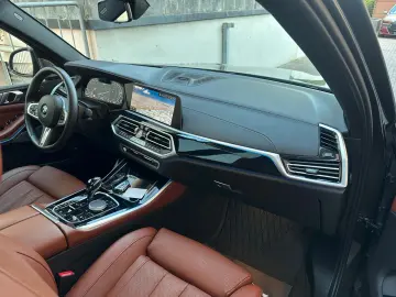 BMW X5 xDr45e M Sport PANO-SKY B&W AHK Massag Sitzkl