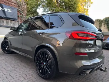 BMW X5 xDr45e M Sport PANO-SKY B&W AHK Massag Sitzkl