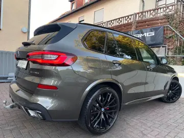 BMW X5 xDr45e M Sport PANO-SKY B&W AHK Massag Sitzkl